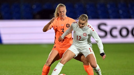 Speciale bal voor vrouwenvoetbal nodig? 'Sport wordt vanuit mannenblik bekeken'