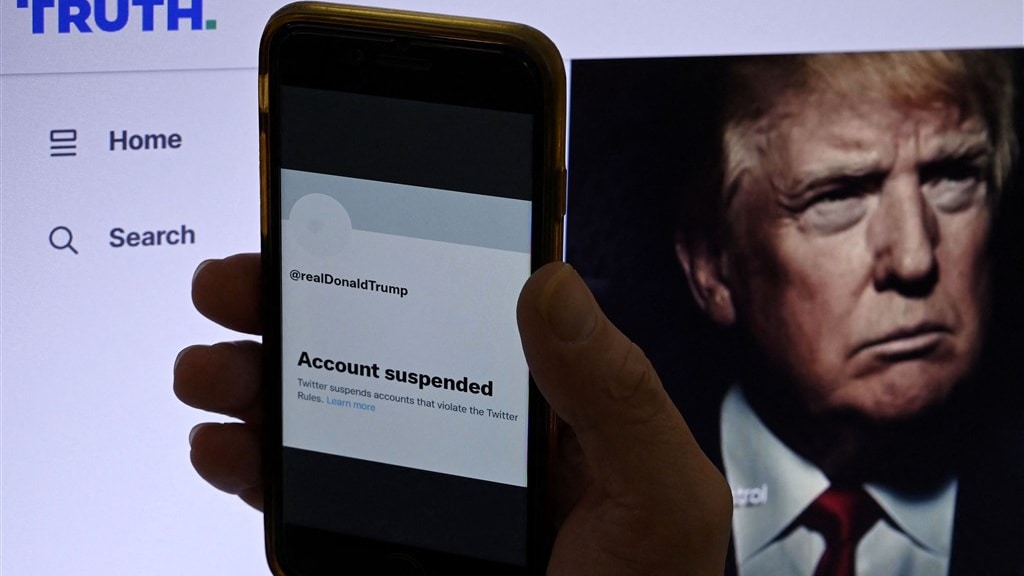 Donald Trump mag terug op Twitter, blokkade opgeheven na peiling