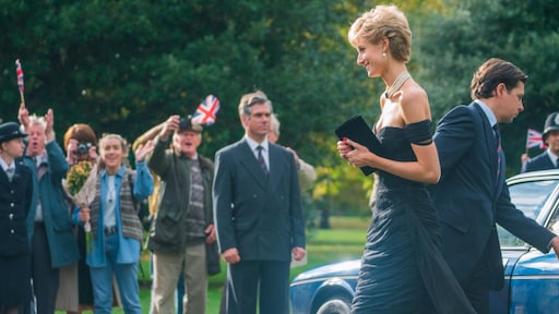 Elizabeth Debicki genoot van wraakjurk-scène in The Crown: 'Zo symbolisch'