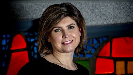 Tv-recensente Angela de Jong bundelt columns in boek