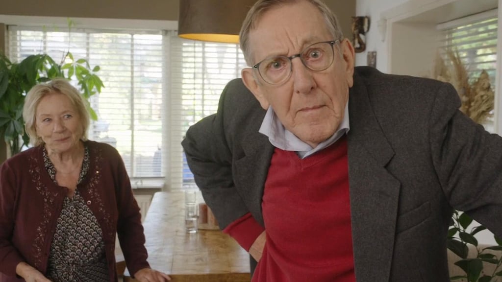 Bassie en Adriaan-ster duikt op in Sinterklaasjournaal: 'Dít is pas nostalgie'