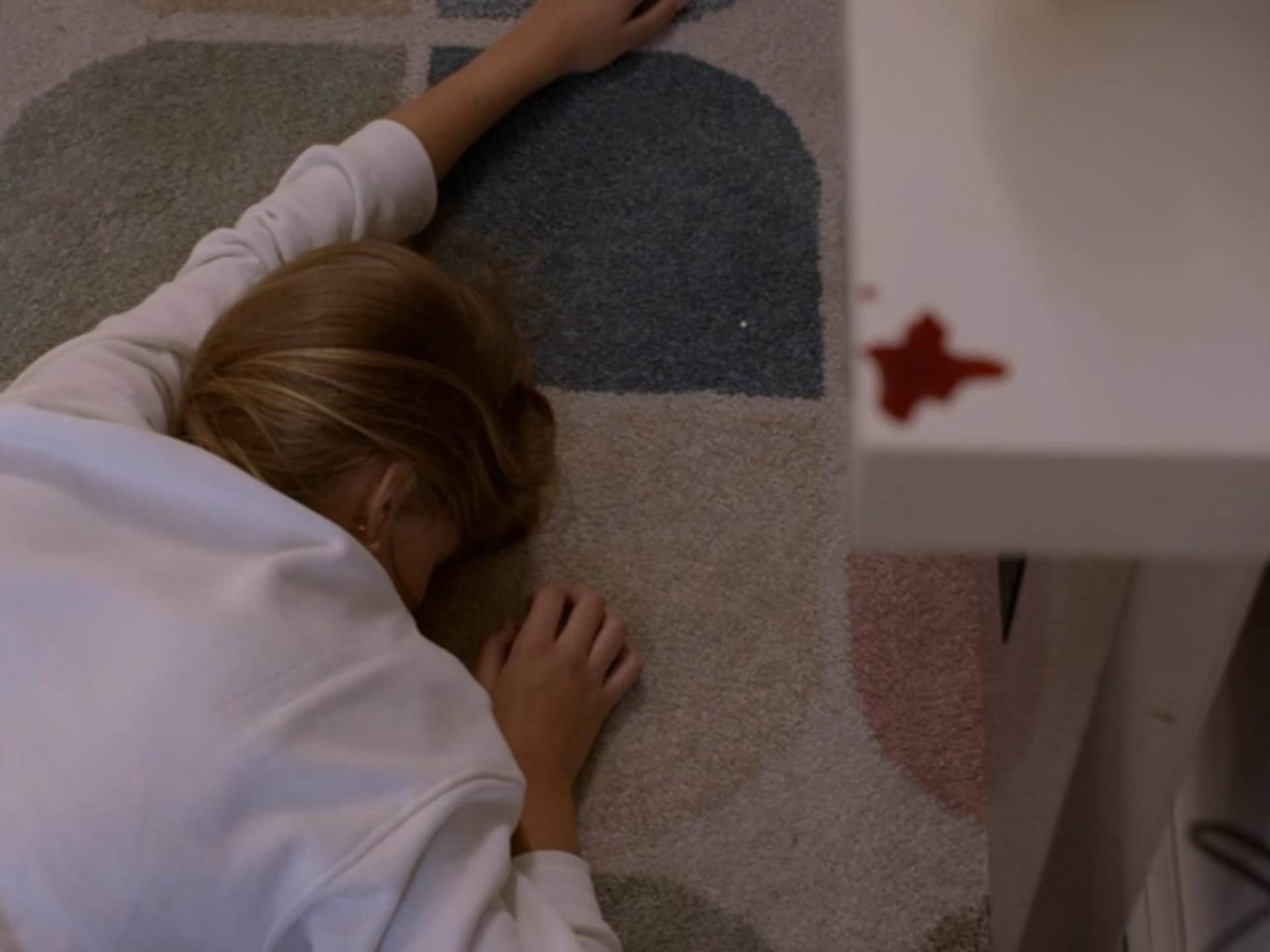 Nola belandt in het ziekenhuis na schokkend slaapfeestje in GTST