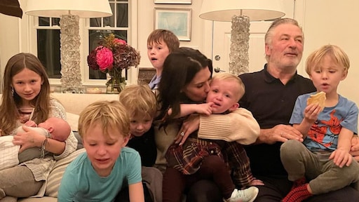 Familiefoto Alec Baldwin verpest door gierende kinderen