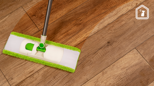 Zo maak je houten vloeren schoon zonder beschadigingen of doffe vlekken
