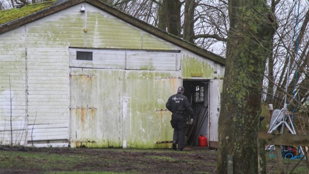 In afgelegen schuren en loodsen treft de politie regelmatig drugslabs en hennepkwekerijen aan.