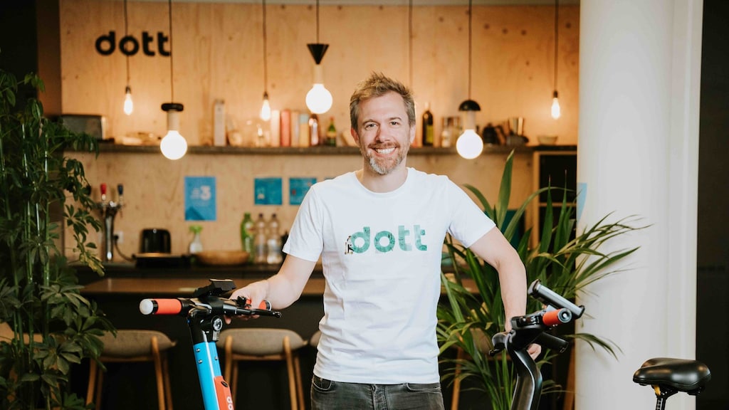 Dott maakt de wereld al steppend en fietsend groener