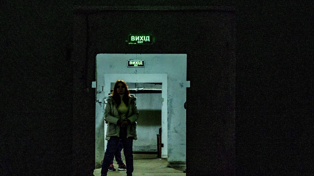 Een schuilkelder in Nikopol. De stad wordt bijna dagelijks gebombardeerd.