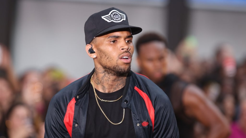 Chris Brown en Yella Beezy aangeklaagd door bewaker voor 15 miljoen dollar