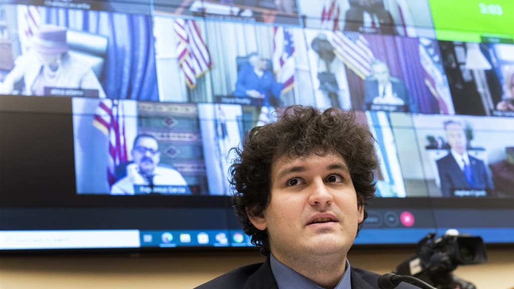 Oprichter cryptobeurs FTX (29) opgepakt op Bahama's om grootscheepse oplichting