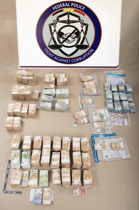 Ruim 1,5 miljoen euro cash in huizen twee Europarlementariërs