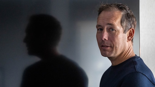 Agent Gert Jan had het gaafste werk dat er is, tot hij knockout werd geslagen