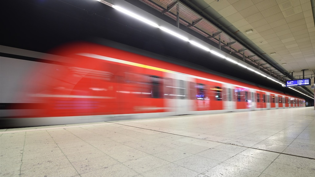Dronken machinist rijdt haltes voorbij in dolle rit door Stuttgart