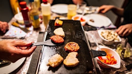Kerstdiner simpeler en cadeautjes kleiner: velen bezuinigen met kerst
