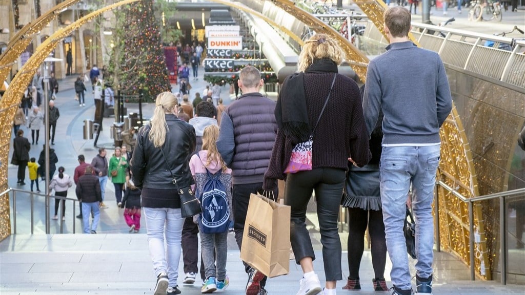 Huizenprijzen dalen en economische groei zwakt af in 2023, denkt DNB