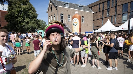 Kabinet wil toestroom buitenlandse studenten afremmen