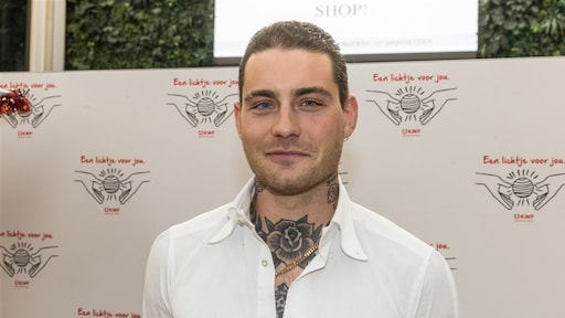 Douwe Bob toont resultaat van fitnessregime op cover Men's Health