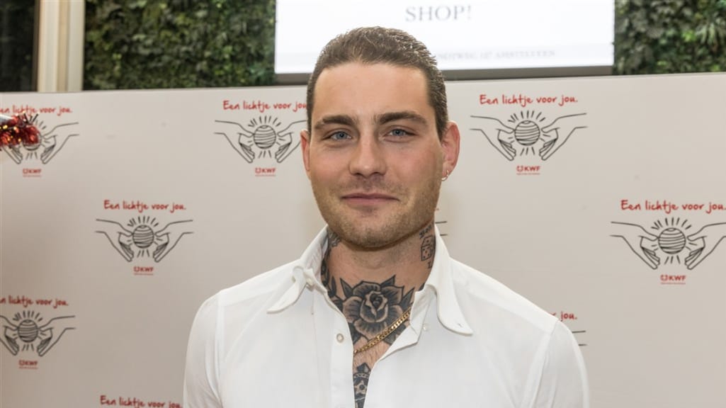 Douwe Bob toont resultaat van fitnessregime op cover Men's Health