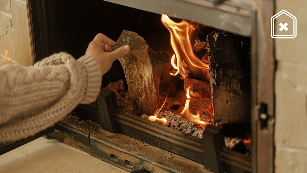 Deze materialen kun je beter niet branden in je haard of houtkachel