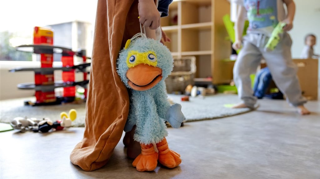 Lokkertjes als auto's en dagjes uit: kinderopvang jaagt wanhopig op personeel