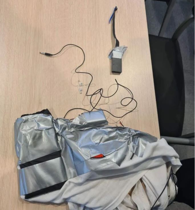 Deelnemer theorie-examen opgepakt: had cameravest om