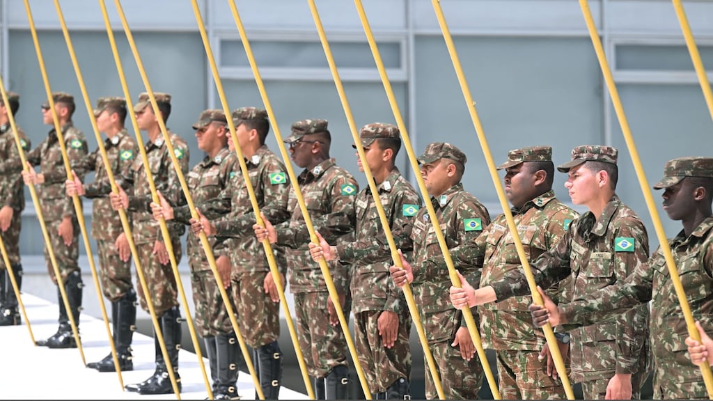 Bolsonaro's afscheid zet Brazilië op scherp: 'Aanslag op Lula dreigt'