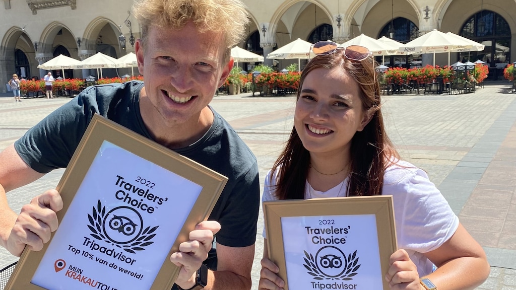 Brian en Nikki met hun Travelers' Choice Award.