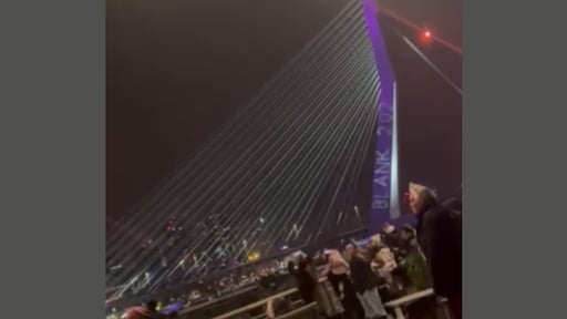Racistische leuzen geprojecteerd op Erasmusbrug in Rotterdam tijdens jaarwisseling