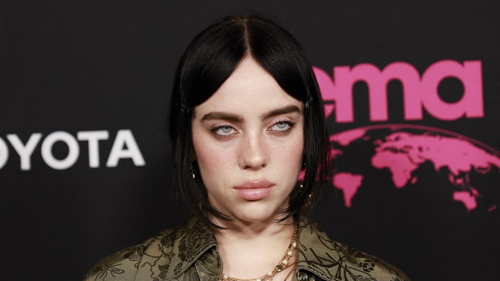 Billie Eilish niet blij met kritiek op kledingstijl: 'Hypocriete idioten'