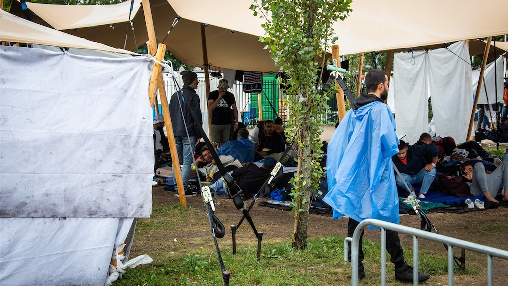 Kabinet houdt topoverleg over migratie, voor het eerst met Rutte en Kaag