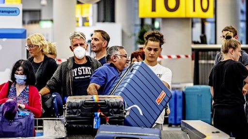 FNV waarschuwt voor nieuwe chaos op Schiphol in de zomer