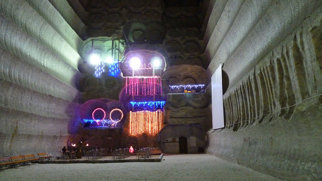 Op deze foto uit 2010 is te zien hoe groot de ondergronds ruimtes van de zoutmijn zijn.