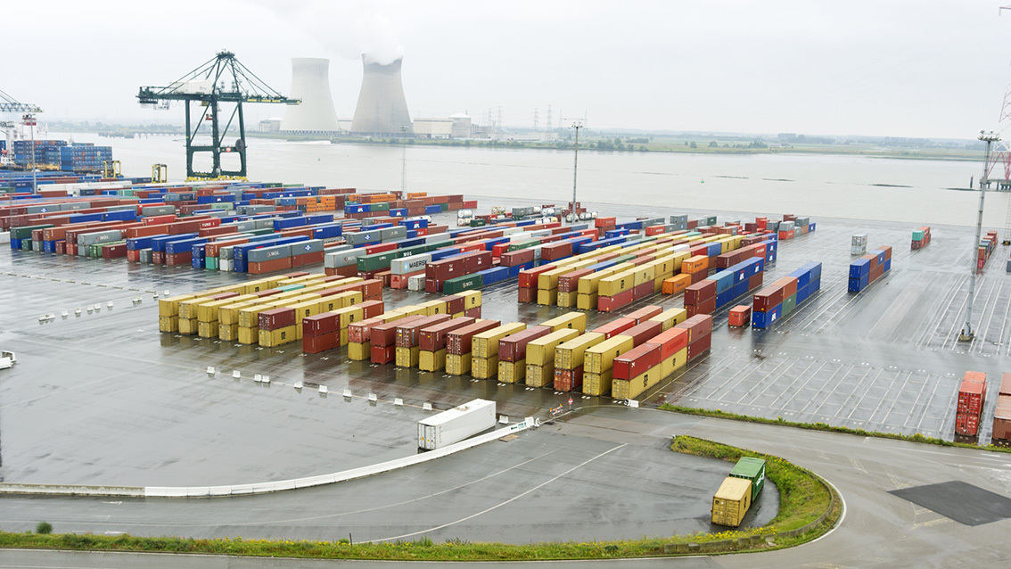 Containers in de haven van Antwerpen