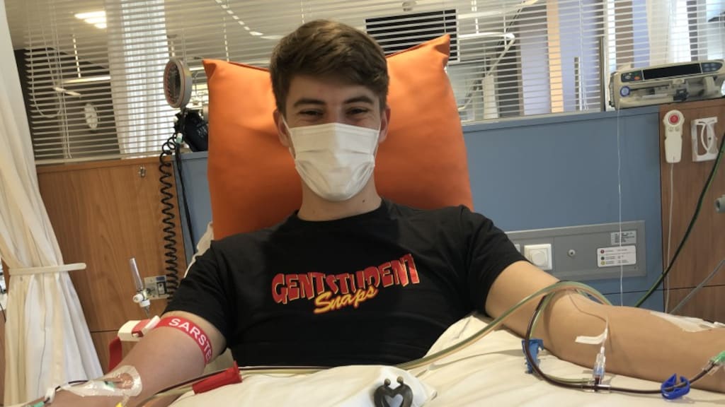 Poen in het ziekenhuis om stamcellen te doneren.