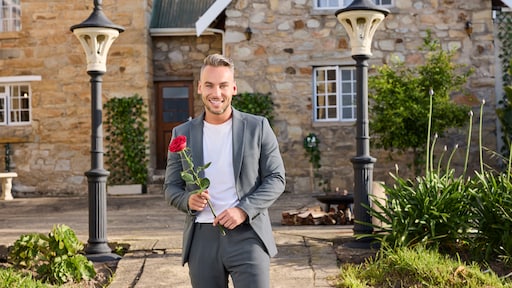 Jordy uit De Bachelorette vindt liefde bij Echte Meisjes-winnares