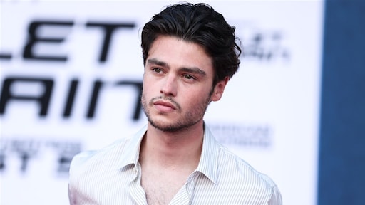 Ginny & Georgia-hunk Felix Mallard onthult ware accent