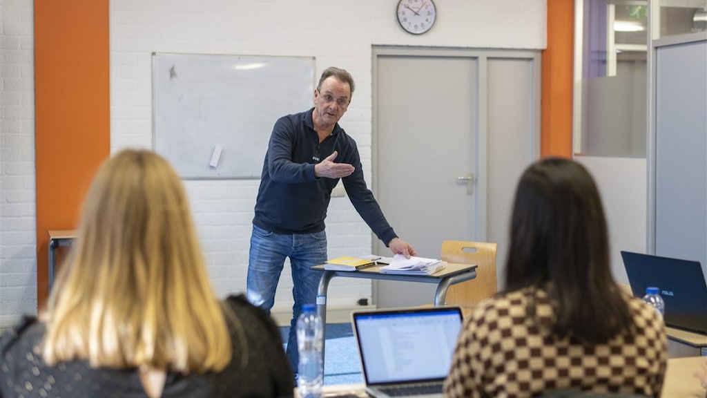 Uitzendbureaus plukken leerkrachten uit vaste functies: 'Verwerpelijk'