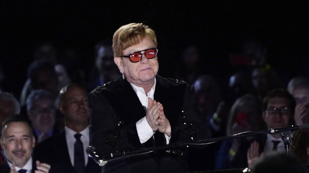 Elton John 'kapot' van gecanceld concert in Nieuw-Zeeland