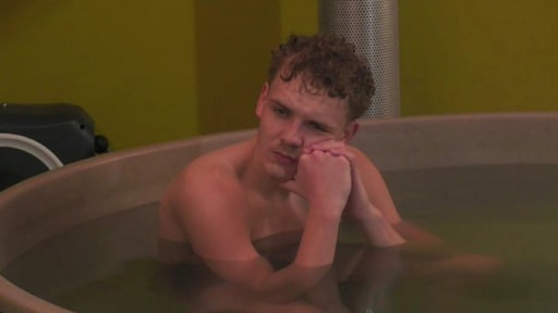 Big Brother-kijkers zien bewoner Jason struggelen na 'pestgedrag'