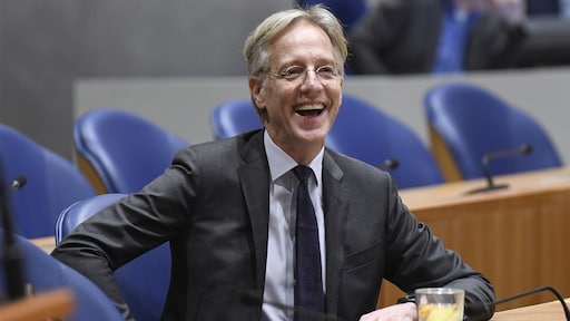 Dijkgraaf wil aantal buitenlandse studenten inperken met regels