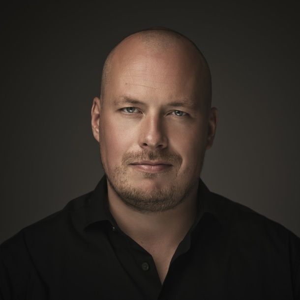 Onze expert: Bjarne Timonen is gezondheidszorgpsycholoog (GZ-psycholoog) en mediapsycholoog. Ook schreef hij het boek De Leefstijlgids Tegen Somberheid en werkt hij als coach en spreker.