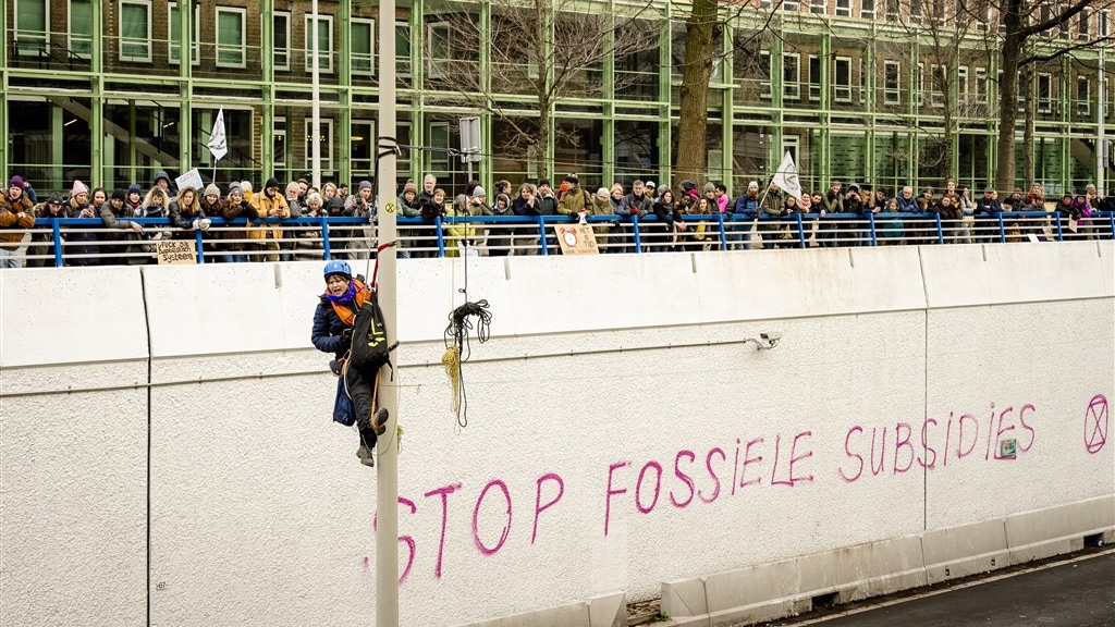Klimaatactivisten willen fossiele subsidies afschaffen, maar kan dat eigenlijk wel?