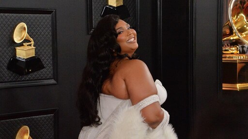 Lizzo onthult haar eerste wassen beeld in Madame Tussauds