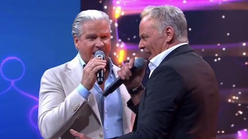 Dries Roelvink maakt opwachting in DNA Singers voor emotioneel duet