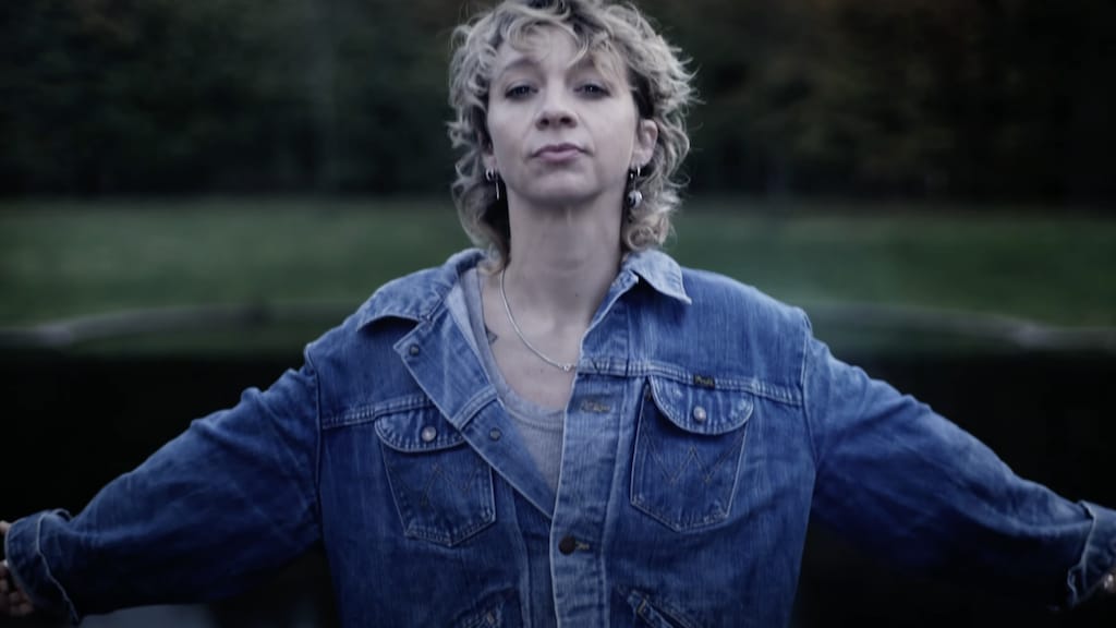 Krezip-zangeres Jacqueline Govaert 'kerngezond' na duik in poepvijver