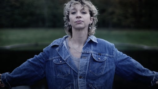 Krezip-zangeres Jacqueline Govaert 'kerngezond' na duik in poepvijver