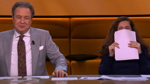 Fidan Ekiz verstoort Op1-aflevering met lachbui