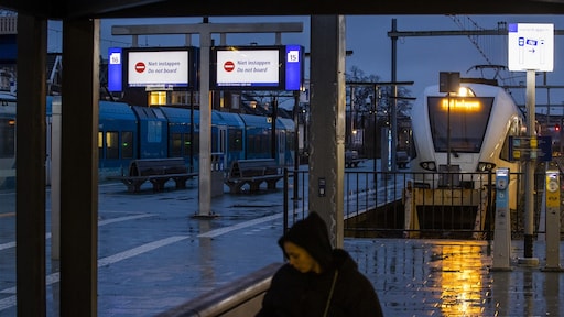 Streekvervoer staakt in het hele land, minder treinen en bussen