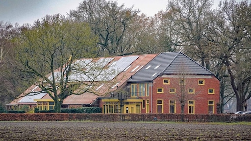 Cliënten met hoofd in wc geduwd en in sloot gezet: inspectie sluit Groningse zorginstelling