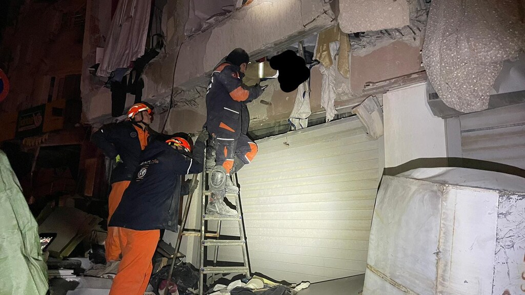 Nederlands reddingsteam haalt elf mensen levend uit puin