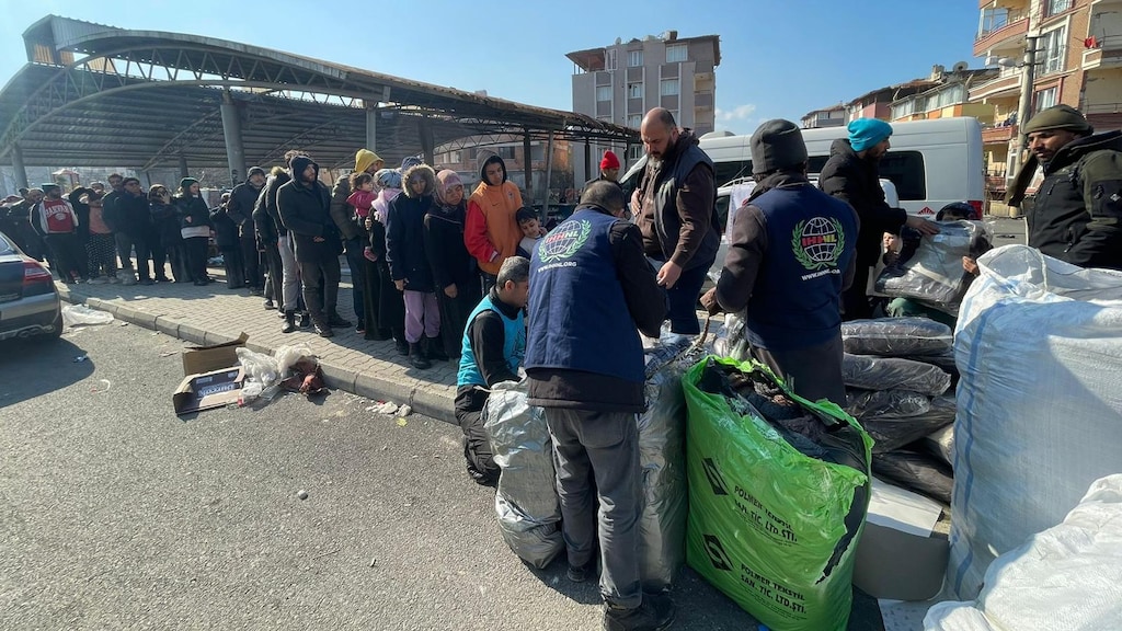 Hulpverleners ter plekke.